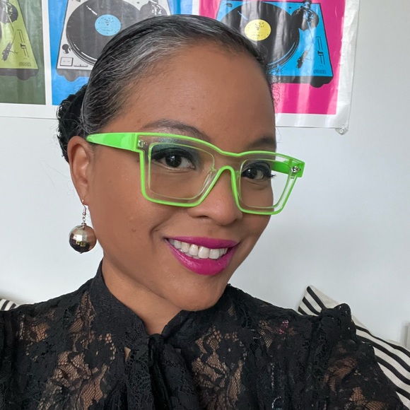 Meet your Posher, Juanita - Picture 2 of 3